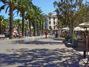 Place Arago, à 150m de l'appartement.